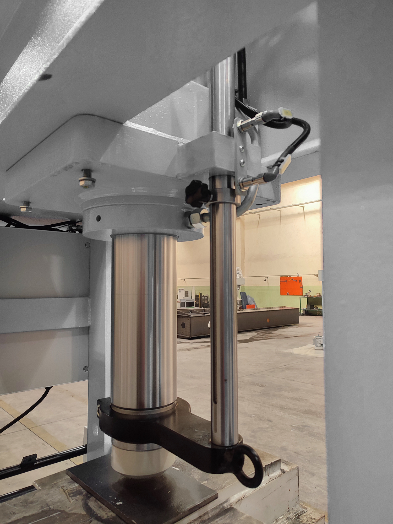 Anti-rotation Cylinder